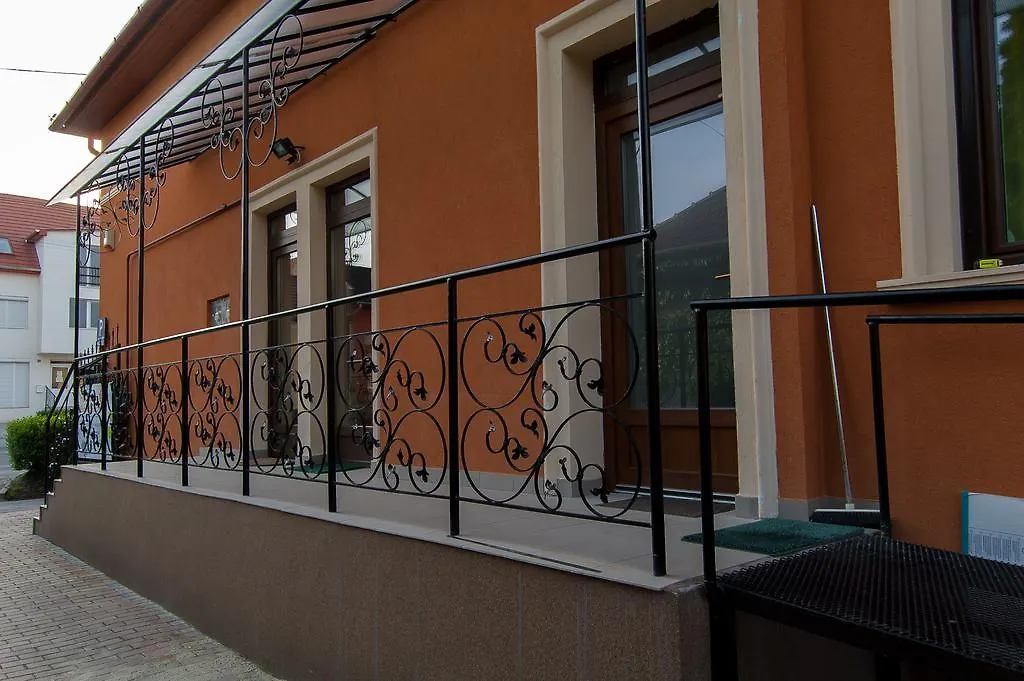 Harmonia Apartmanhaz Eger